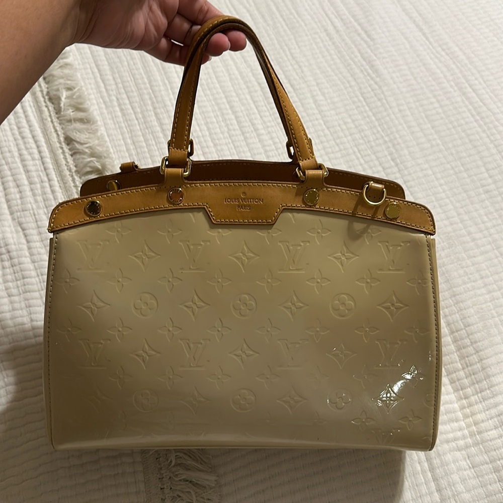 Louis Vuitton Vernis Brea MM Blanc Corail